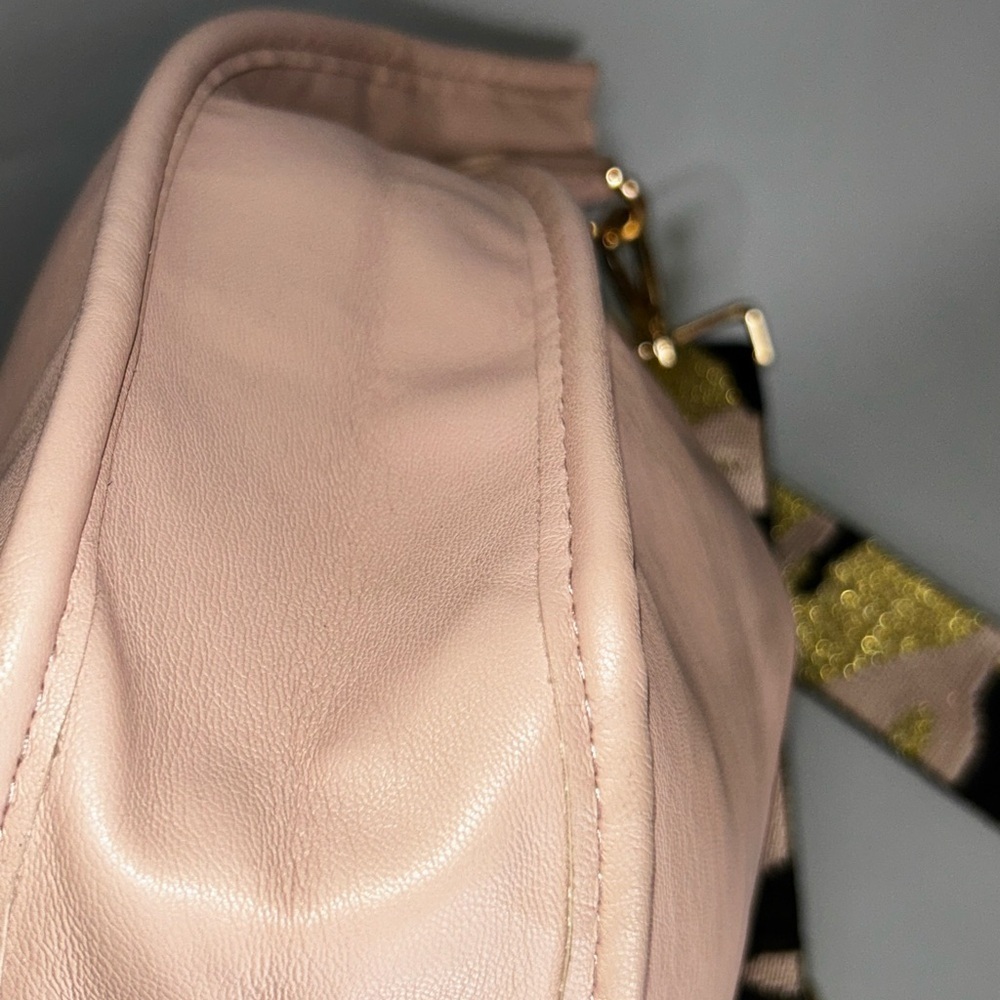 Pre loved vegan leather Ah-dorned messanger bag - Picture 9 of 16